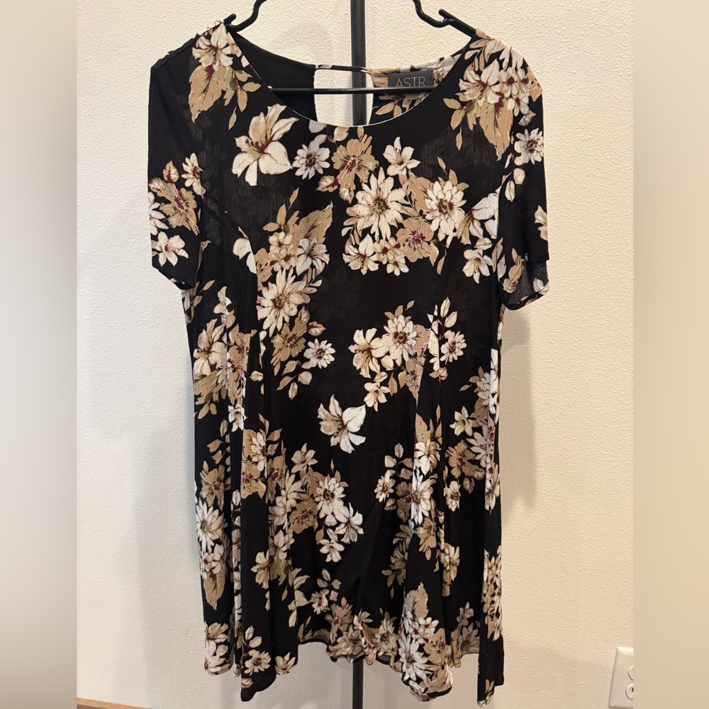 ASTR Black Floral Short Sleeve Flowy Dress